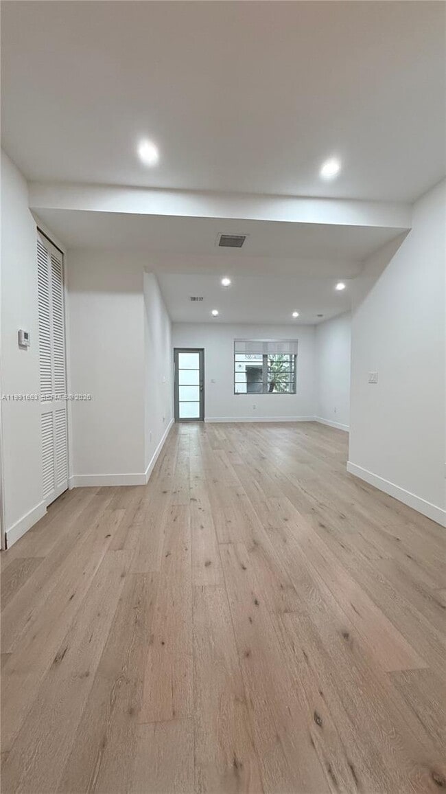 Building Photo - 2031 Meridian Ave