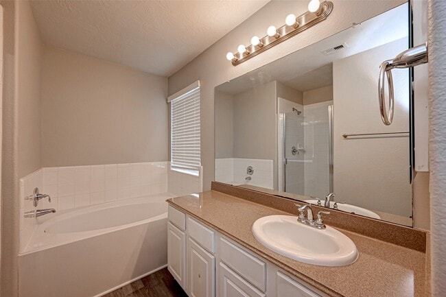 Building Photo - 8210 Rustic Cape Dr