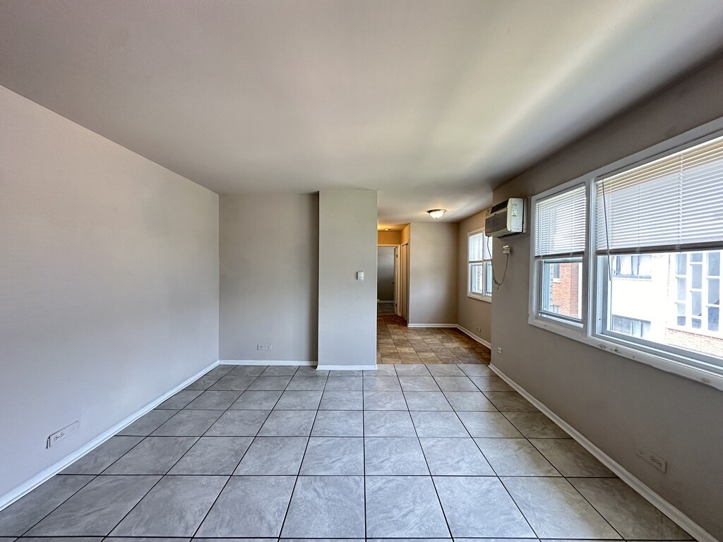 Building Photo - 9610 Ivanhoe Ave