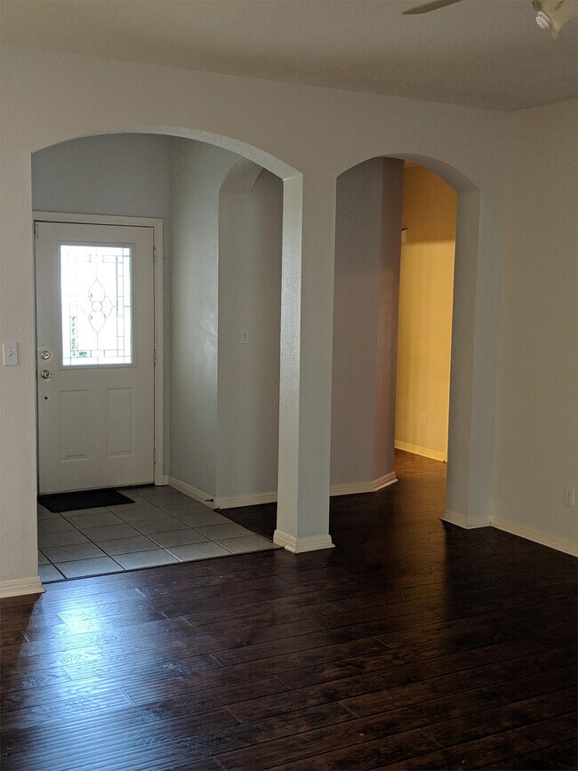 Building Photo - 8005 Blue Bonnet St