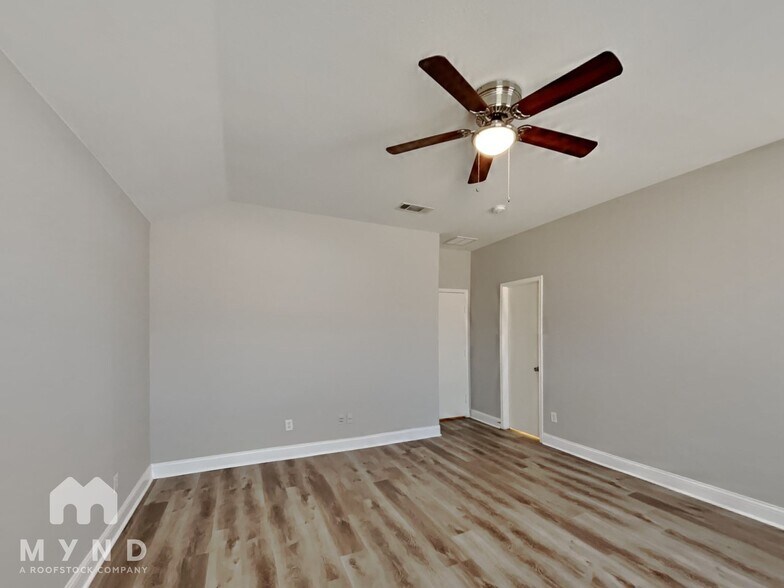 Building Photo - 105 Adams Dr