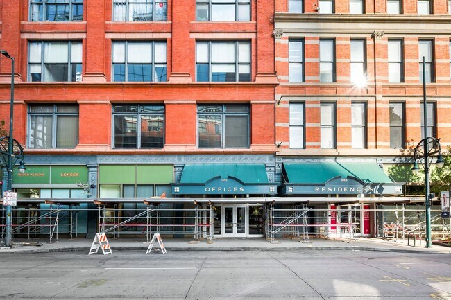 Building Photo - Spacious 1BD, 1BA Downtown Condo with Parking Spot