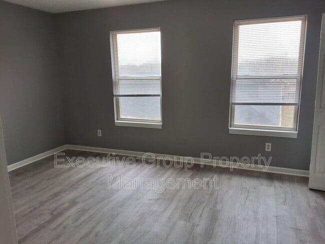 Building Photo - 1115 Crowne Pointe Dr