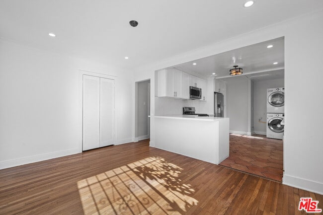 Building Photo - 2826 Somerset Dr