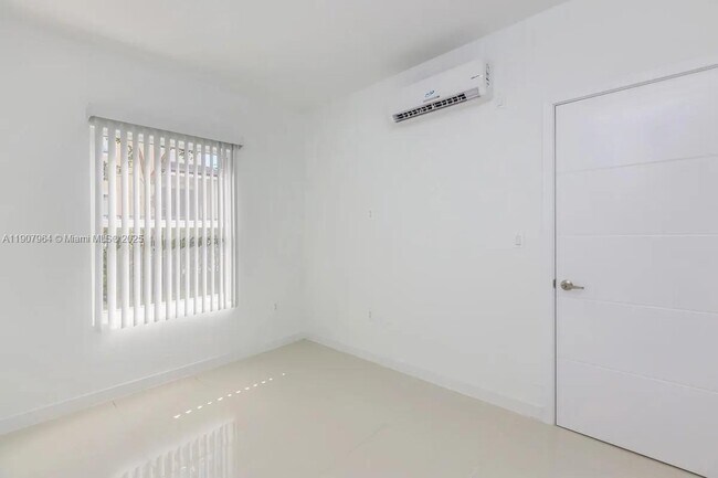 Building Photo - 25850 SW 140th Ct