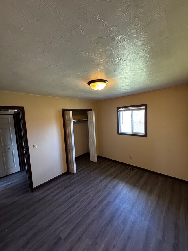 Building Photo - Oakwood