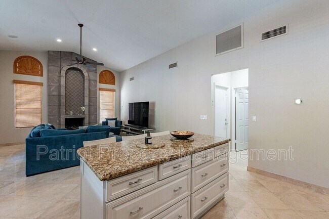 Building Photo - 9910 E Sutton Dr