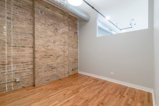 Building Photo - 25 W Hubbard St