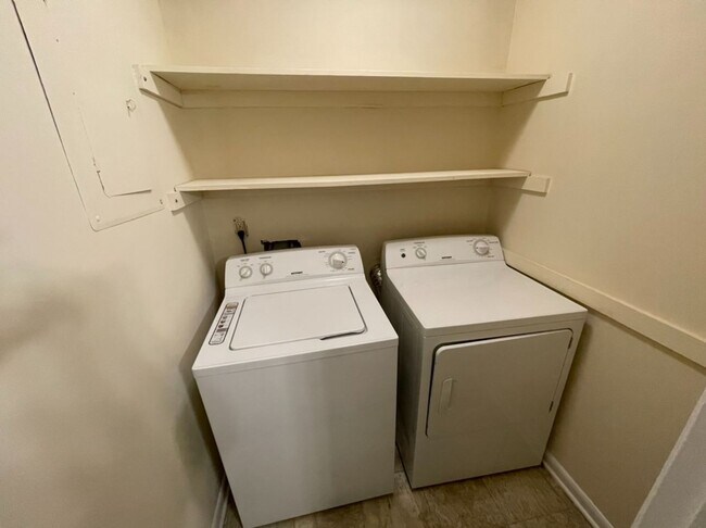 Building Photo - Fantastic 3 bedroom Raleigh Condo