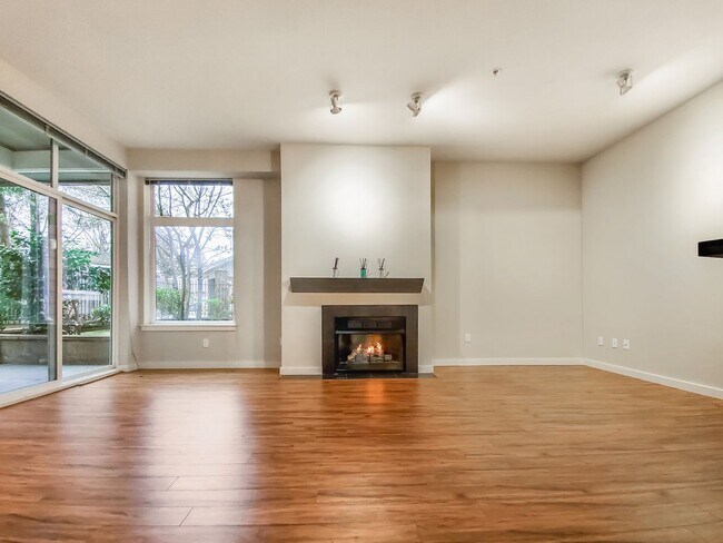 Building Photo - Bright 1-Bedroom + Office in Downtown Kirk...