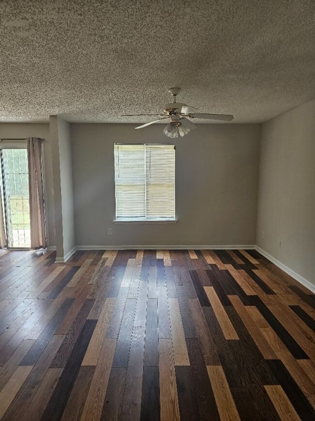 Building Photo - 1300 Maple Valley Ct
