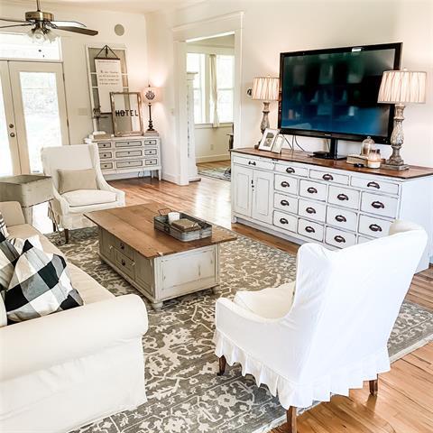 Building Photo - 581 Country Club Rd