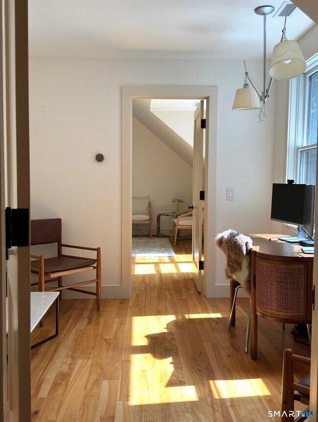 Building Photo - 68 Hopkins Rd