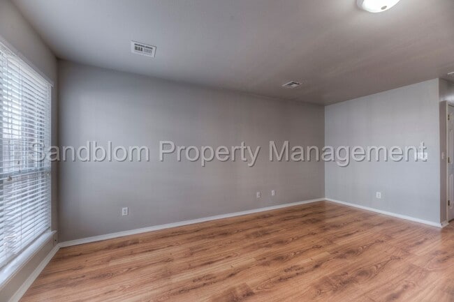 Building Photo - For Lease | Jenks | Available Now!