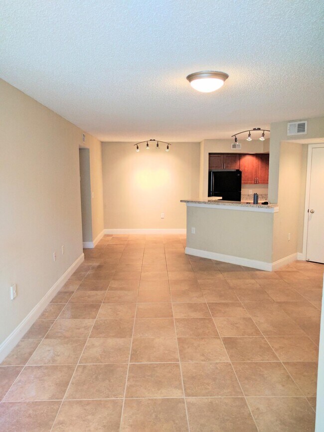 Building Photo - 12840 Vista Isles Dr