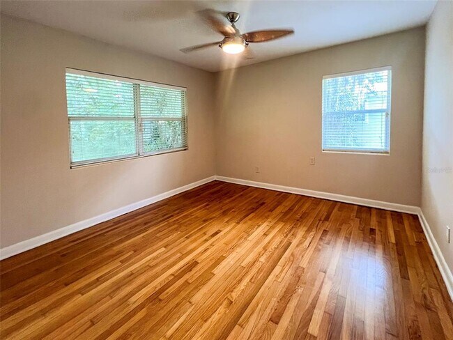 Building Photo - 1516 NW 14th Ave