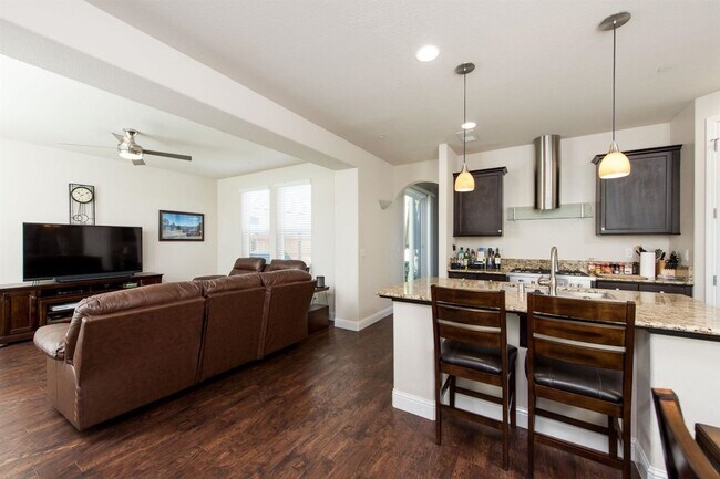 Building Photo - Beautiful 3 Bed 2.5 Bath in Copper River