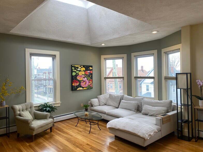 Building Photo - 258 Hampshire St