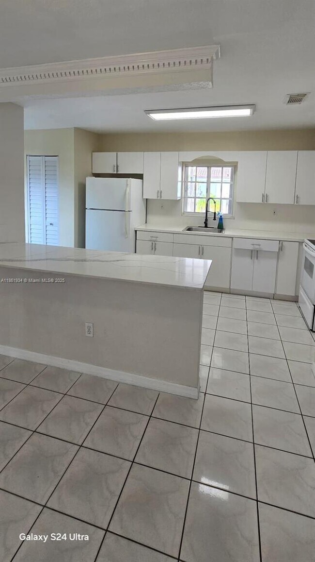 Building Photo - 7640 NW 182nd Terrace