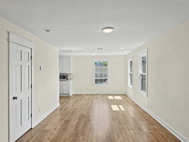 Building Photo - 603 Archer St