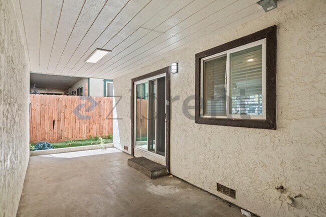 Building Photo - Unit Apt 2