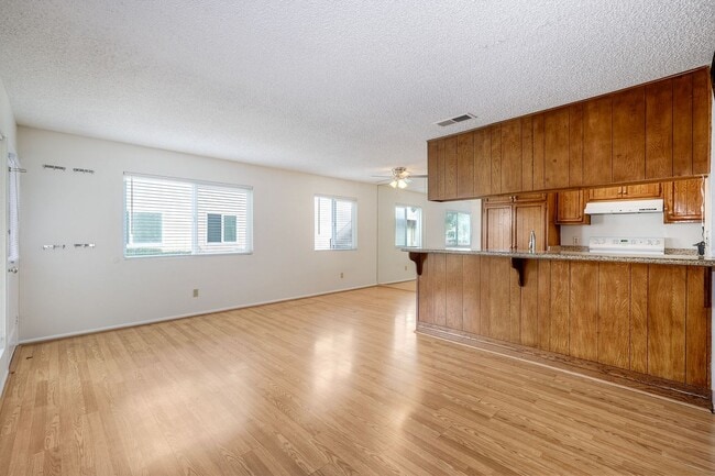 Building Photo - Santee Townhome Two Weeks FREE  2/1 Prime Location- Save on GAS! Walkable to everything!