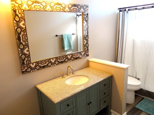 Building Photo - Long term ground floor rental- Rent Specia...