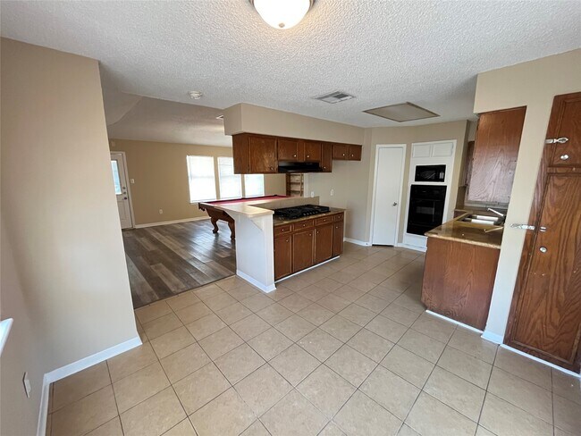 Building Photo - 6902 Feather Creek Dr
