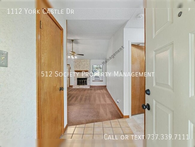 Building Photo - 1112 York Castle Dr
