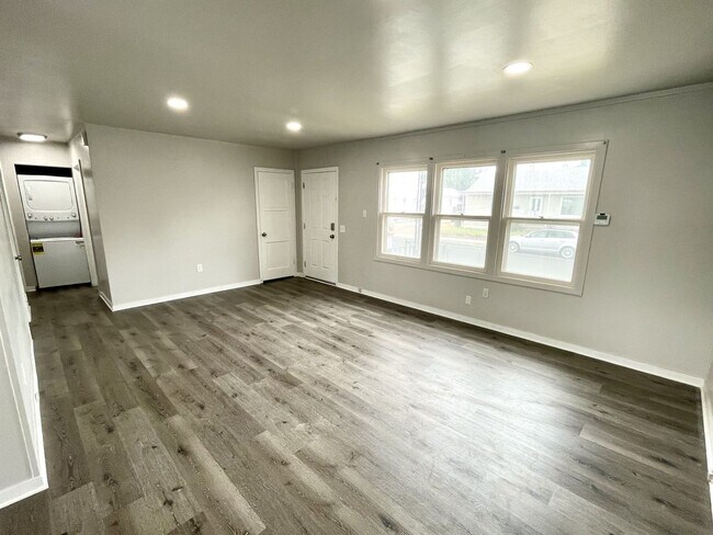 Building Photo - 1427 Judson Ave