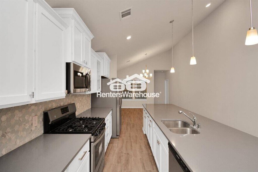 Building Photo - 6927 Escondido Dr