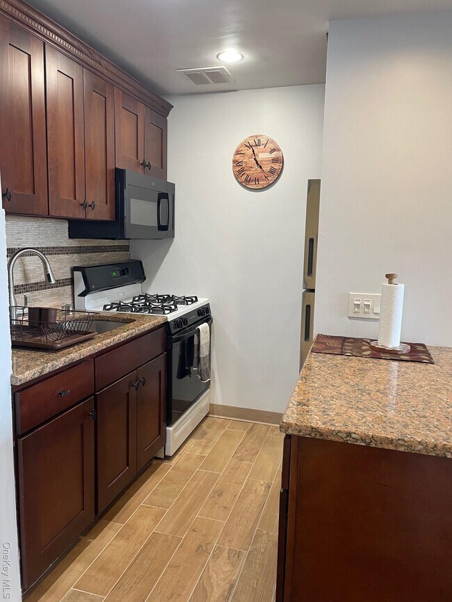 Building Photo - 310 Riverside Blvd