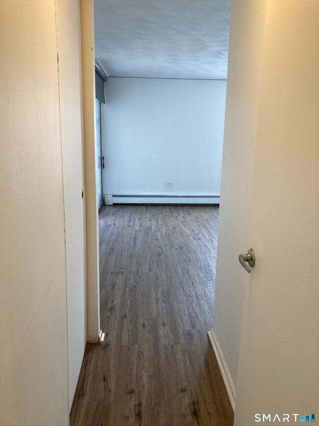 Building Photo - 87 Glenbrook Rd