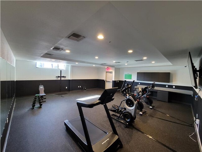 Building Photo - 1800 E 4th St