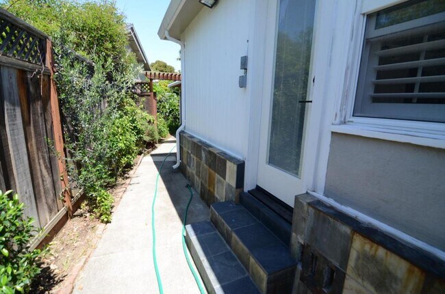 Building Photo - 126 22nd Ave