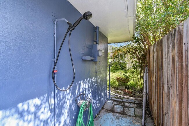 Building Photo - 951 Lantana Ave