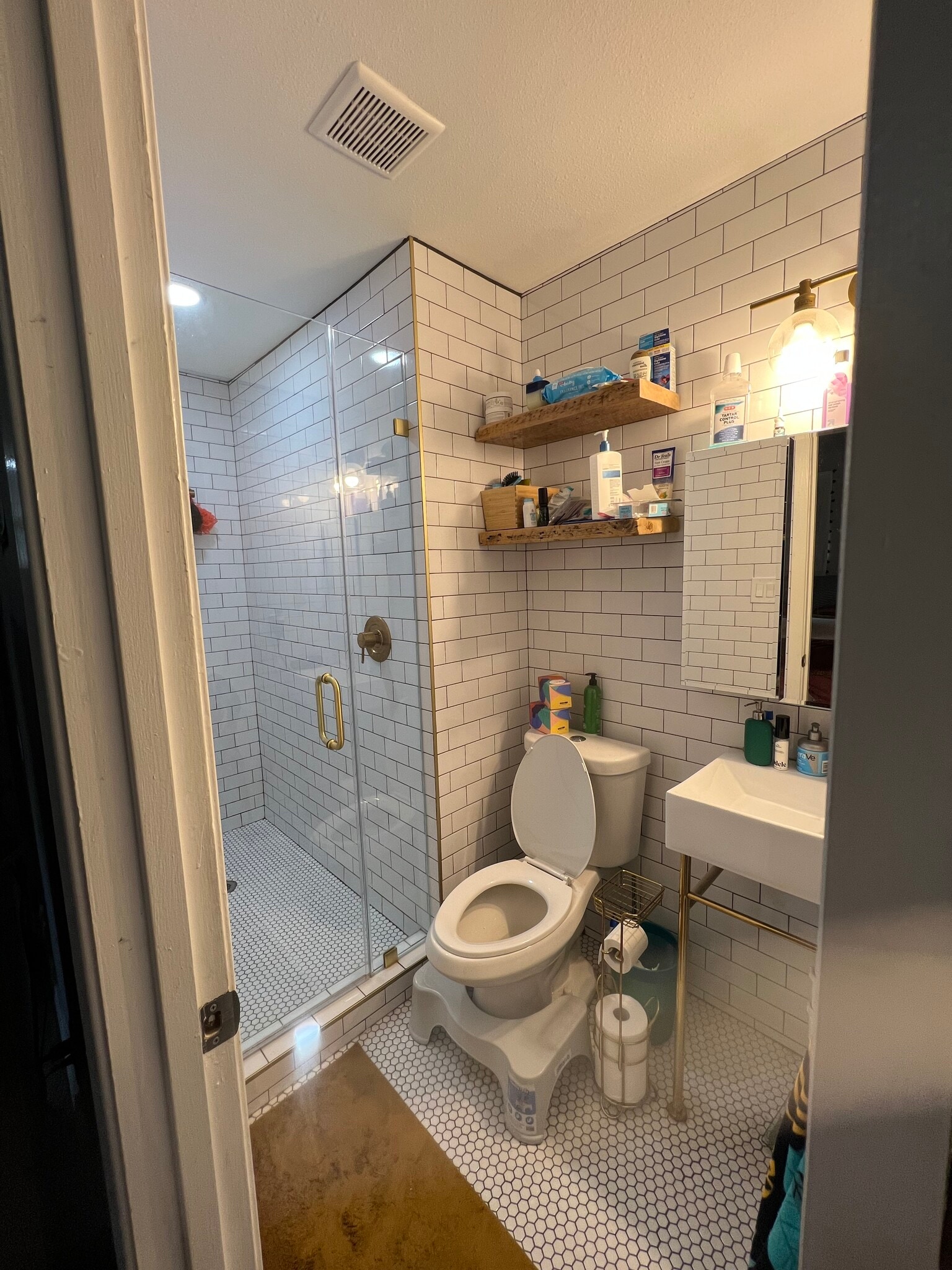 Ensuite bath/main bedroom - 18306 Center St