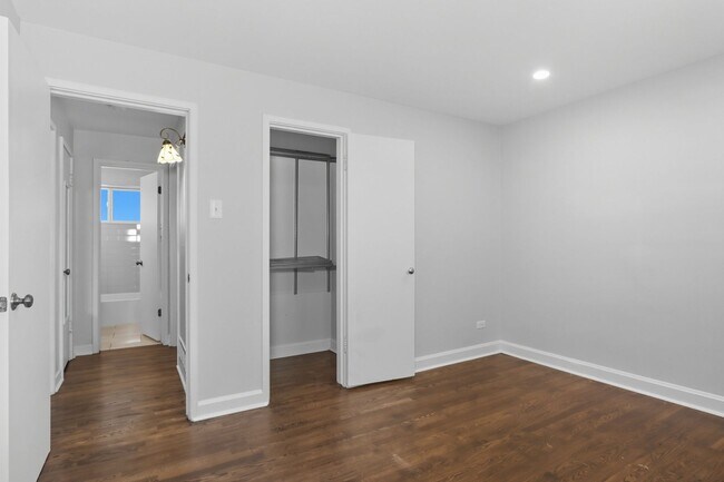 Building Photo - 3 bed 1 bath Ranch in Lowry in Denver