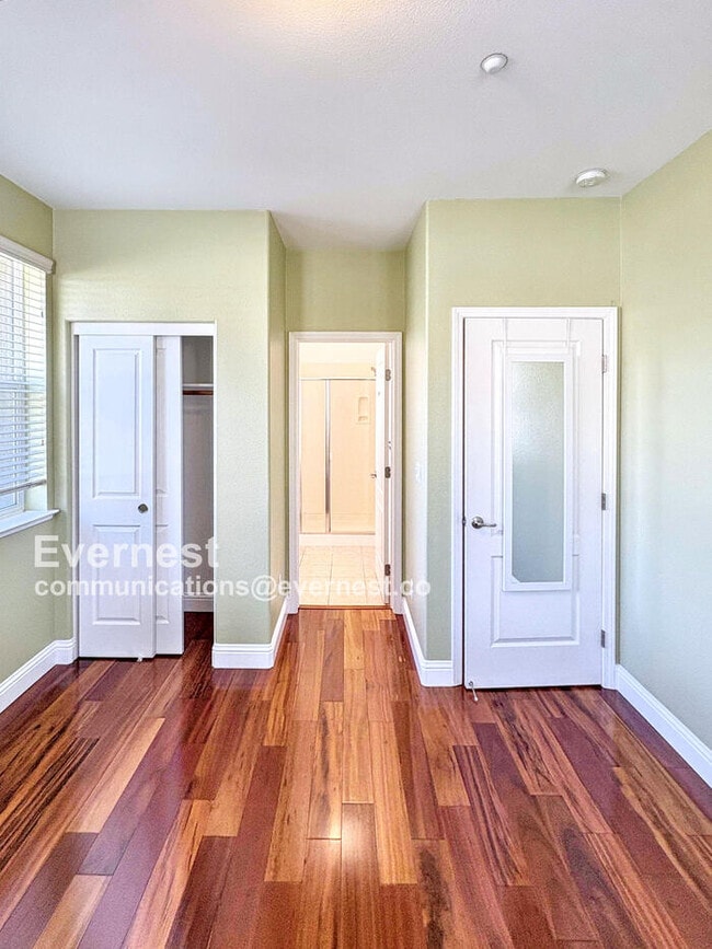 Building Photo - 1079 Westbury Dr