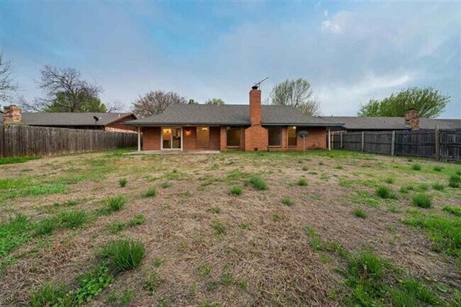 Building Photo - Lovely Eastside Home