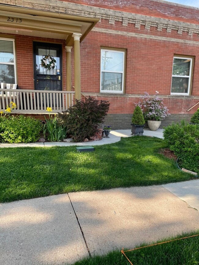 Building Photo - Charming duplex available in Cherry Creek North, one of Denver’s most sought-after neighborhoods!