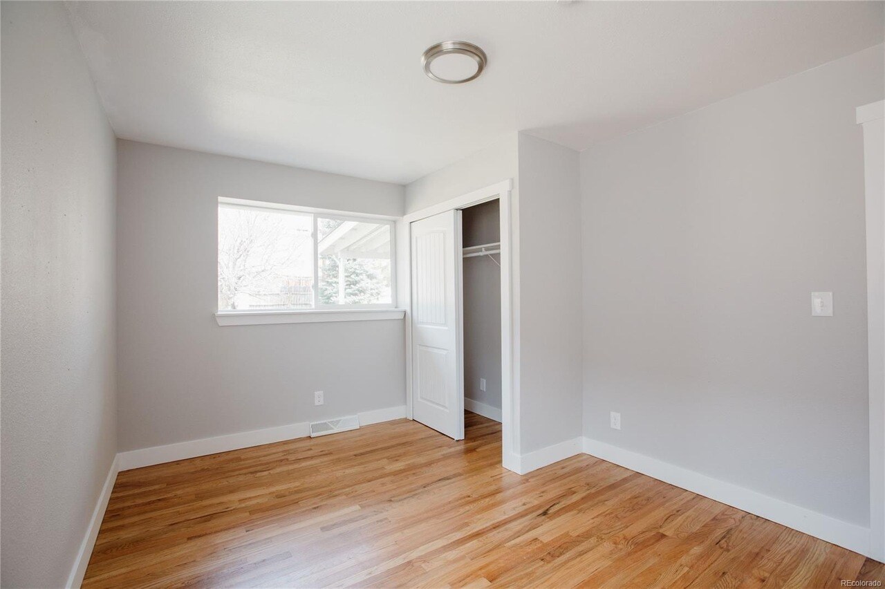 Upstairs Unit Bedroom - 165 W Midway Blvd