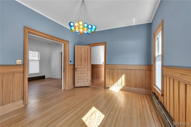 Building Photo - 887 W Ferry St