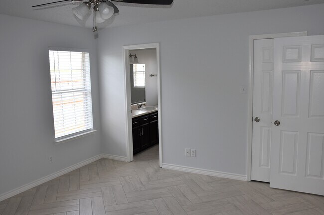 Building Photo - 1110 Amberton Pkwy