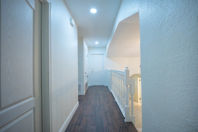 Building Photo - 226 Sunset Loop