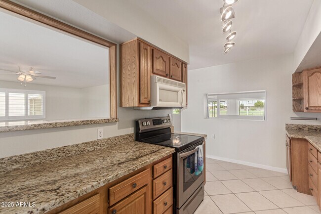 Building Photo - 12640 N Pebble Beach Dr