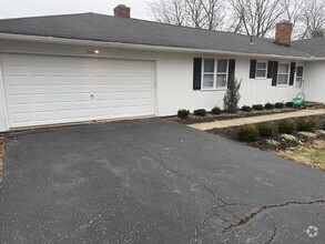 Building Photo - 3 Bedroom Ranch - Upper Arlington, OH