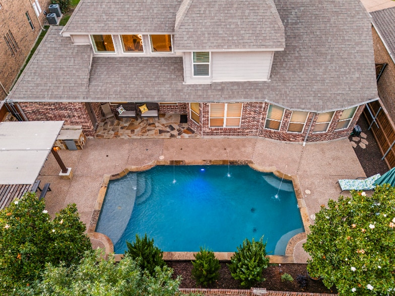 Building Photo - 2812 Waverley Dr