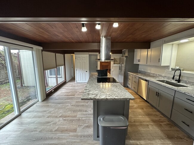 Building Photo - 3025 Bailey Ln