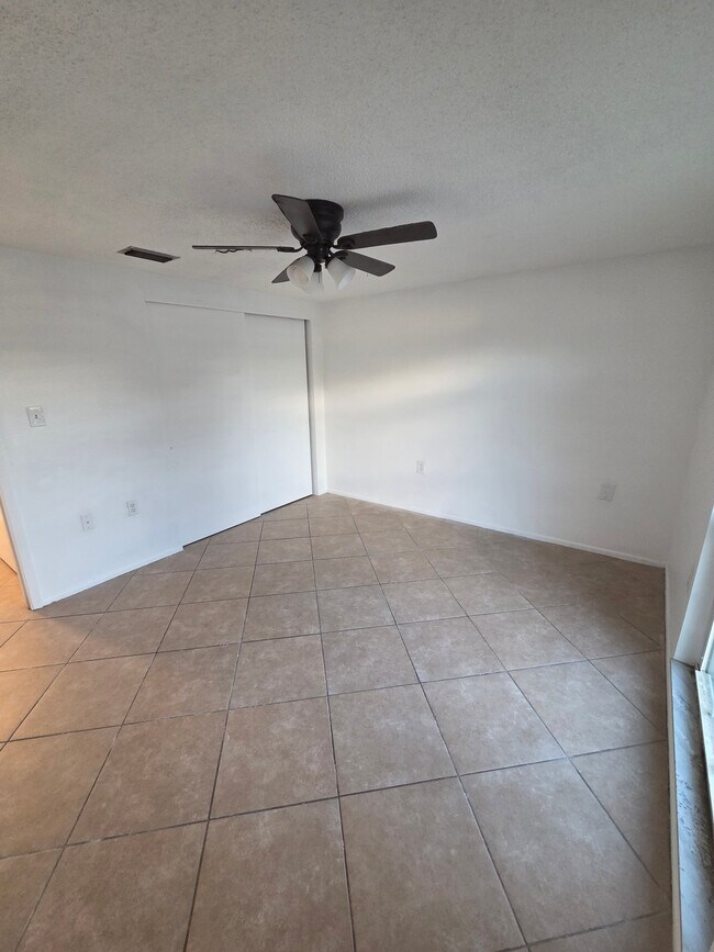 Building Photo - 9125 Hunt Club Ln